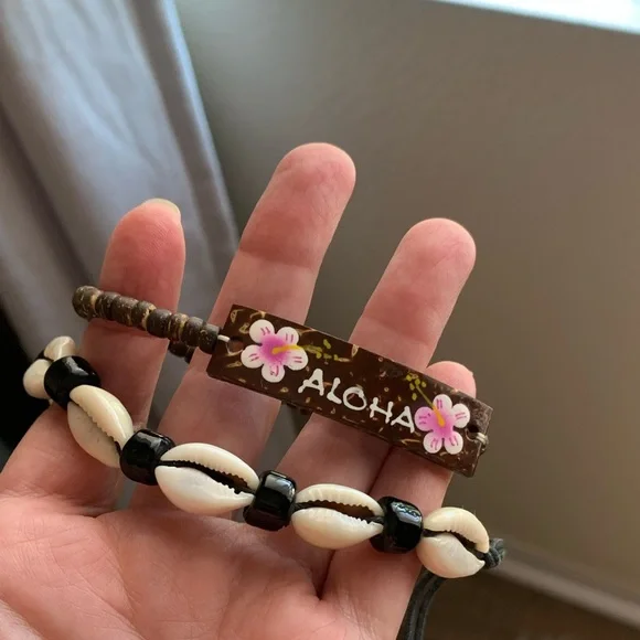 Aloha Shell and Bead Bracelet Set - Picture 8 of 8